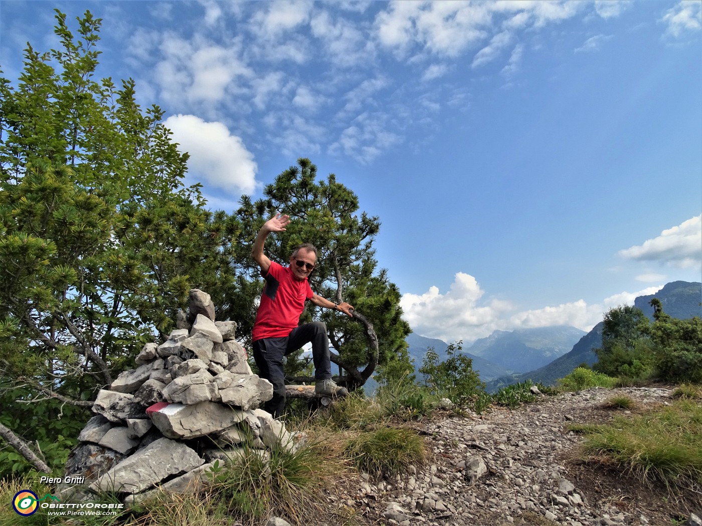 04 In vetta al Pizzo Rabbioso (1151 m) salito dal Monte Corno.JPG